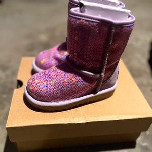 Classic 2 Stellar Sequin UGG Boots Toddler Size: 8